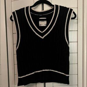 Black and White Sleeveless Sweater Top